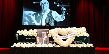 edip-akbayrama-veda-sevenleri-son-yolculuguna-ugurluyor-JVpdOVtH.jpg