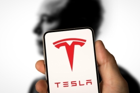 elon-muskin-elestirilere-tahammulu-kalmadi-yoneticiyi-aniden-kapinin-onune-koydu-h9HXgXZO.jpg
