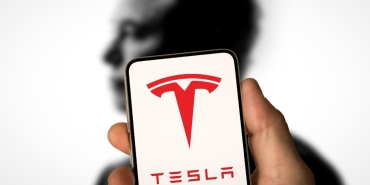 elon-muskin-elestirilere-tahammulu-kalmadi-yoneticiyi-aniden-kapinin-onune-koydu-h9HXgXZO.jpg