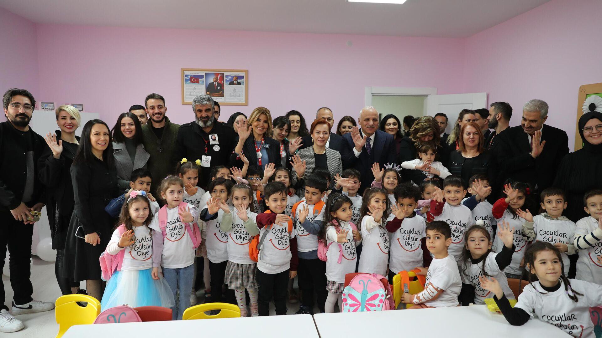 gulben-ergen-ve-demet-akalin-arasinda-tesekkur-krizi-sosyal-medyadan-atistilar-yeLiPsmP.jpg