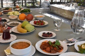 iftar-menusunde-fahis-fiyatlar-6-bin-lira-sinirini-asti-6RptiDFS.jpg