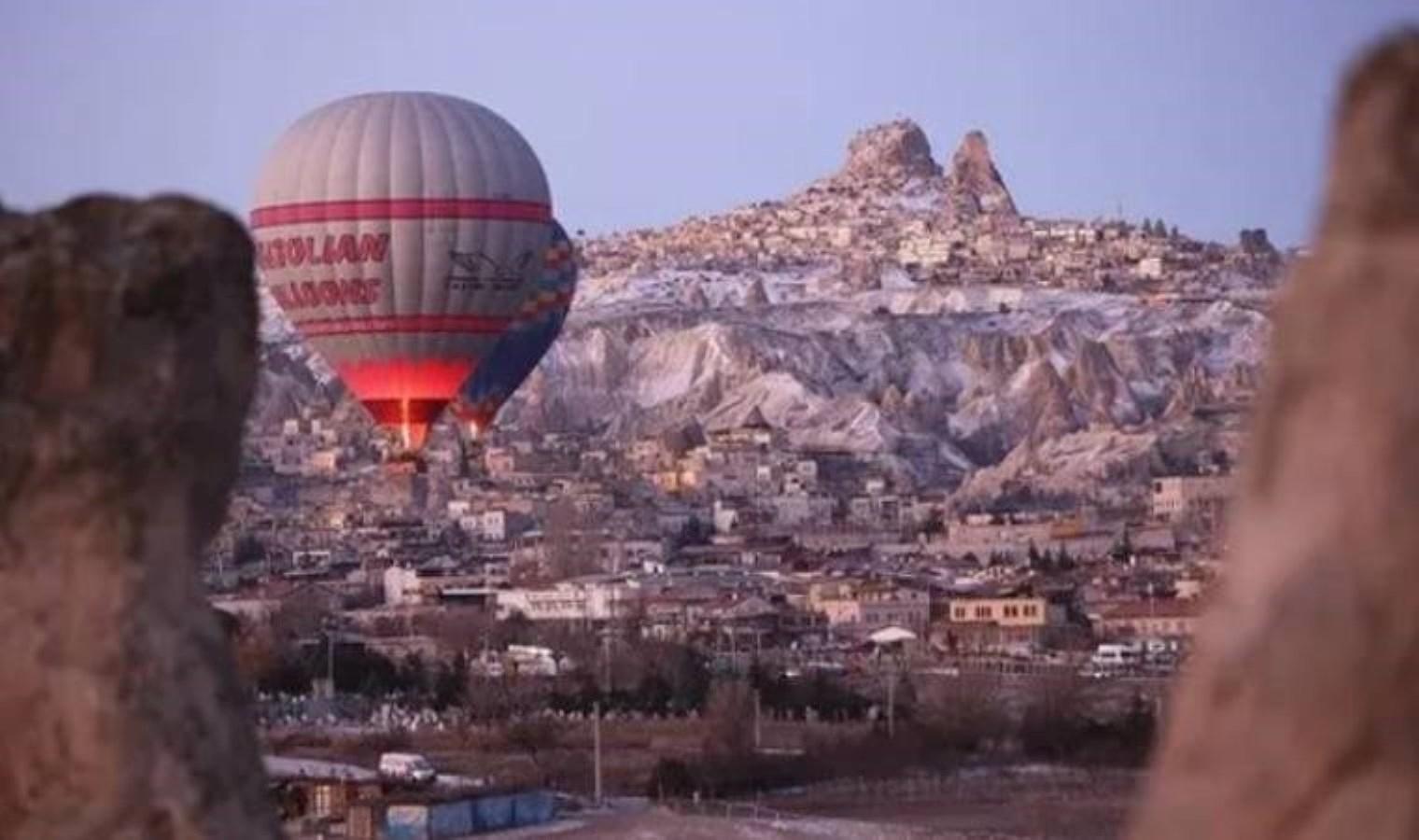 kapadokyanin-essiz-guzelliklerine-betondan-darbe-peribacalari-arasinda-yapilan-yapilasmanin-tehlikeleri-WiAsT5UP.jpg