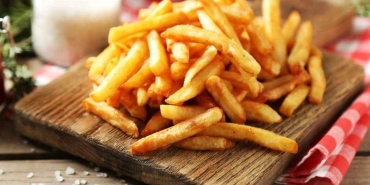 kilo-almadan-patates-kizartmasi-keyfi-yaninda-ne-yiyebilirsiniz-ApNNjrHx.jpg