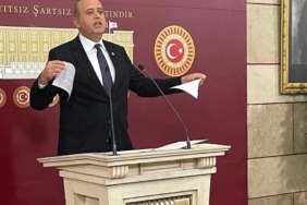 mecliste-dogalgaz-faturasini-yirtarak-protesto-eden-milletvekili-Ol4PZlsj.jpg