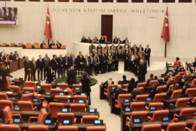 mecliste-gergin-anlar-birlesime-ara-verildi-hskspizX.jpg