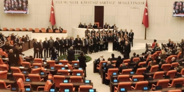 mecliste-gergin-anlar-birlesime-ara-verildi-hskspizX.jpg