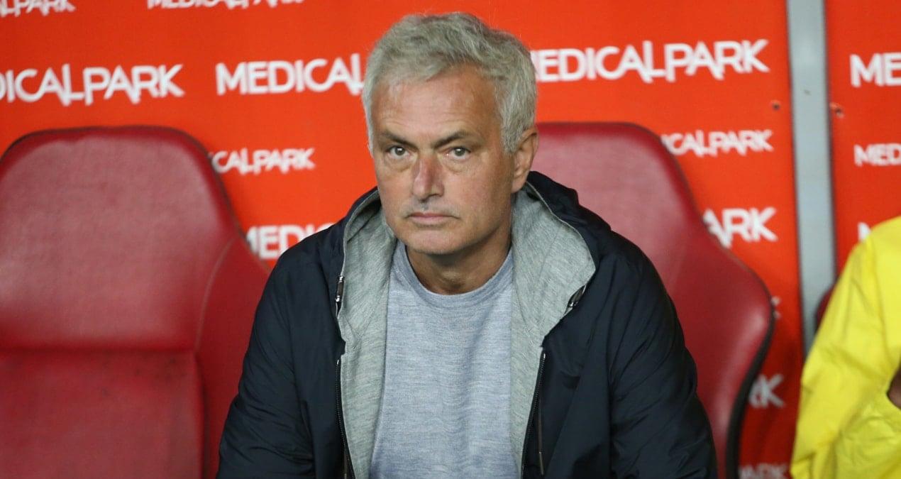 mourinhonun-4-maclik-cezasi-avrupada-konusuluyor-QYknBf7N.jpg
