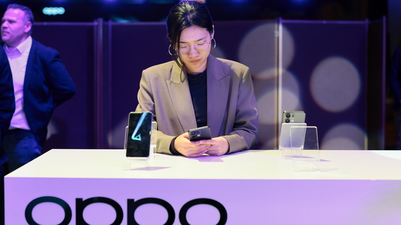 OPPO Reno13 Serisi Türkiye'de Fırtına Gibi! Özellikleri ve Fiyatlarıyla Göz Kamaştırıyor!
