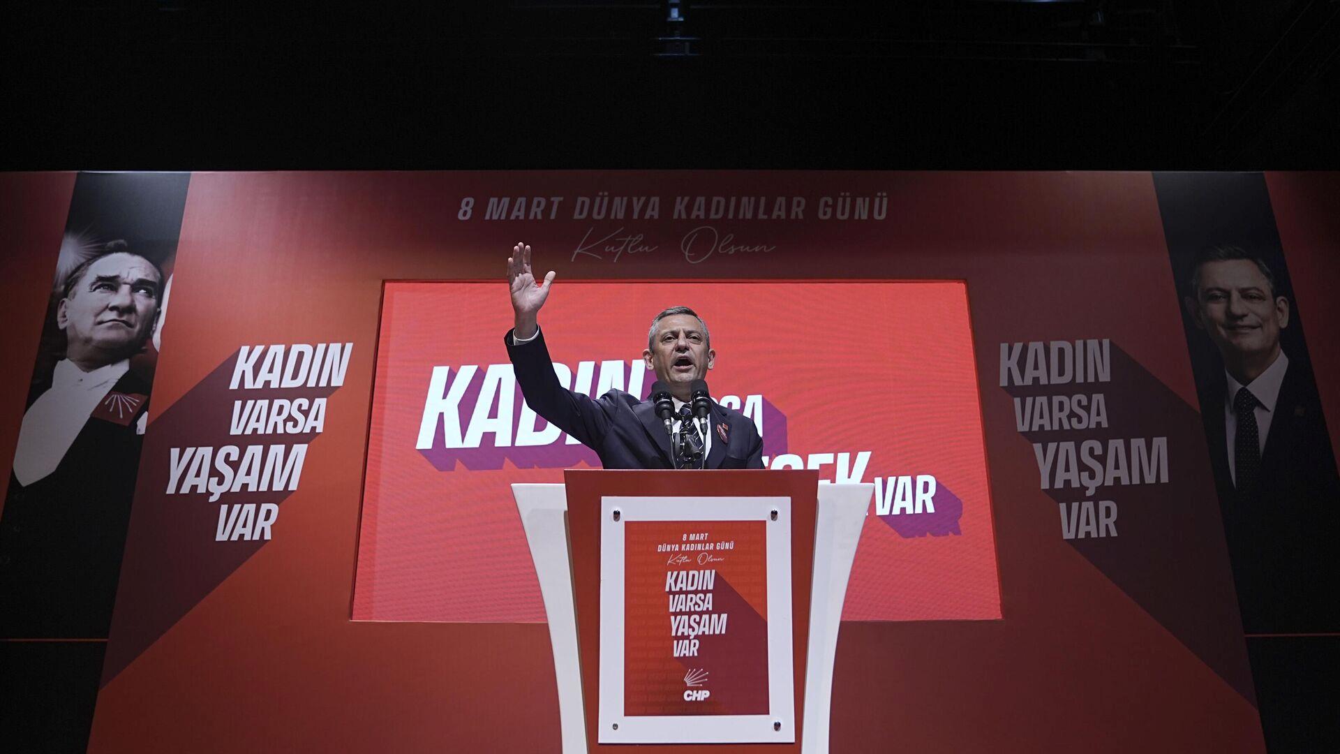 ozel-sekulerlerin-dindarlarin-basi-acik-olanin-tesetturlunun-guvencesizin-yoksulun-ve-tum-kadinlarin-partisiyiz-UwOYGl1n.jpg
