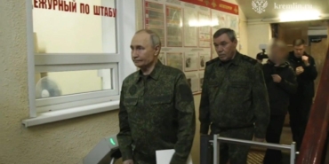 putin-kursk-bolgesinde-askeri-uniformayla-catismalarin-ortasinda-XGlk8wzH.jpg