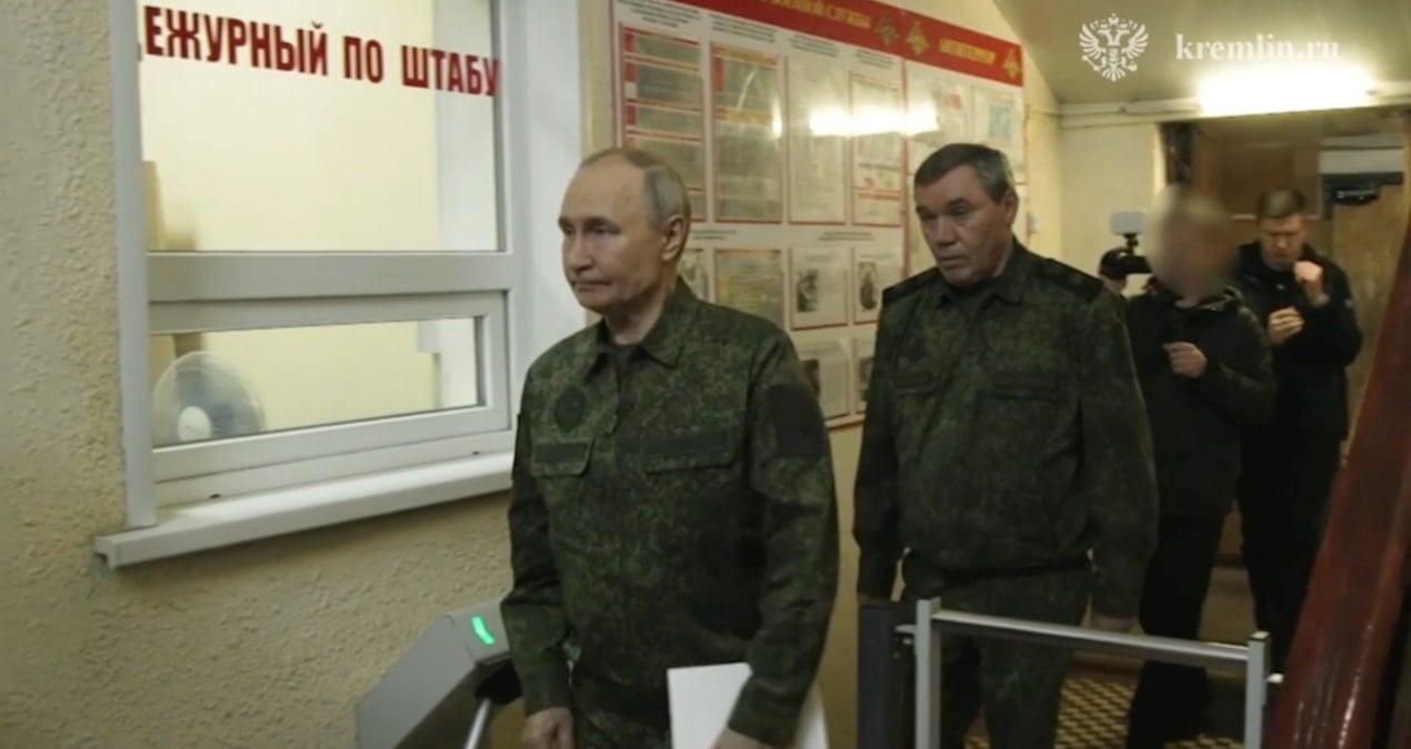putin-kursk-bolgesinde-askeri-uniformayla-catismalarin-ortasinda-XGlk8wzH.jpg