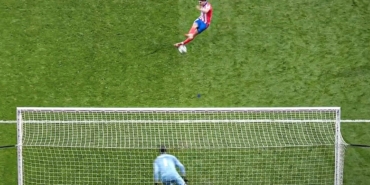 sampiyonlar-liginde-penalti-tartismasi-top-iki-kez-mi-degdi-PhEIFhwZ.jpg