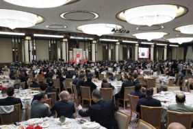 sarayda-1-iftar-ve-375-ikramiye-geleneksel-lezzetlerin-bulusma-noktasi-sZVrqKNQ.jpg