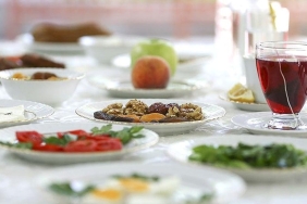 seker-ve-tansiyon-hastalari-icin-oruc-tutarken-dikkat-edilmesi-gerekenler-doktorlardan-onemli-uyarilar-fIFDu2RU.jpg
