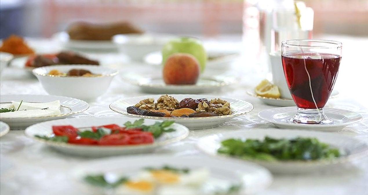 seker-ve-tansiyon-hastalari-icin-oruc-tutarken-dikkat-edilmesi-gerekenler-doktorlardan-onemli-uyarilar-fIFDu2RU.jpg