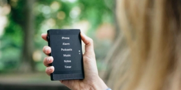 sinirli-ozellikler-yuksek-fiyat-iphone-ile-yarisan-light-phone-3un-buyuleyici-tanitimi-8hBWpbyD.jpg
