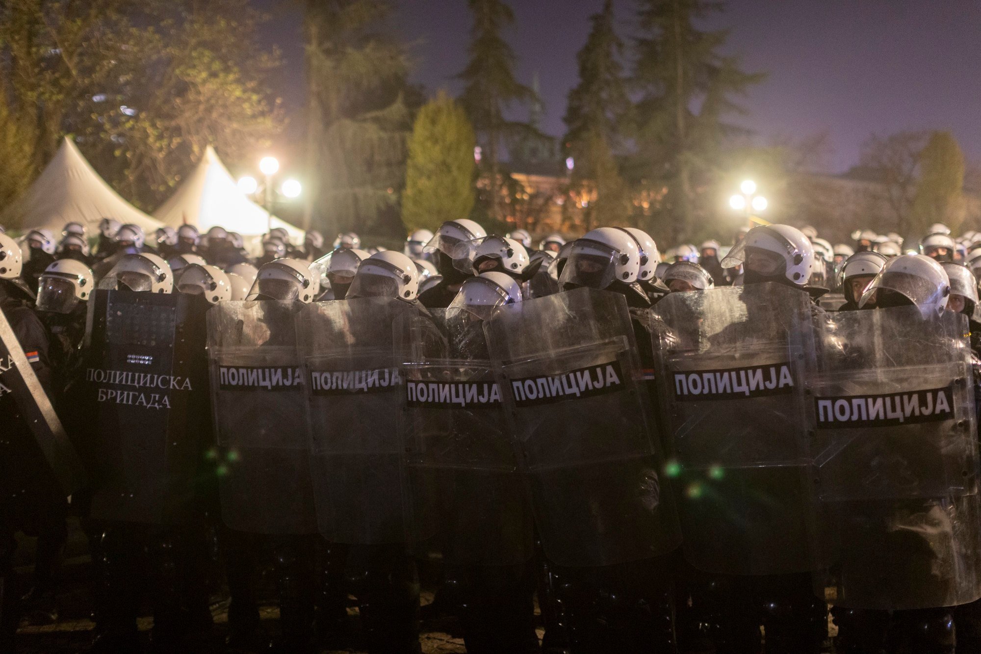 Sırbistan'da Yüzbinlerin Katıldığı Protestolarda Sonik Silah Kullanıldığı İddiası