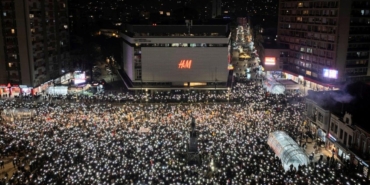 sirbistanda-yuzbinlerin-katildigi-protestolarda-sonik-silah-kullanildigi-iddiasi-7DjEwi8G.jpg