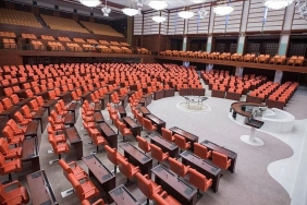 tbmmde-transfer-hareketliligi-hangi-vekil-hangi-partiye-gecti-TCx3LqyF.jpg