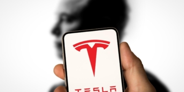 tesla-sahibi-olmanin-utanci-ikinci-el-fiyatlari-cakildi-wJslmitv.jpg