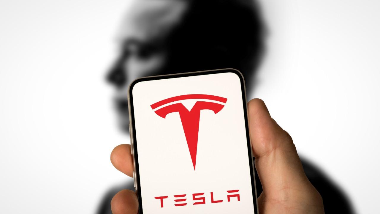tesla-sahibi-olmanin-utanci-ikinci-el-fiyatlari-cakildi-wJslmitv.jpg