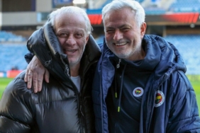tugay-kerimoglunun-mourinho-fotografina-gelen-tepkiler-fIWKgEmt.jpg