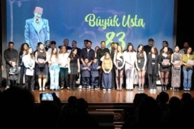 16-savas-dincel-tiyatro-odulleri-sahiplerini-bulmanin-otesinde-bir-sanat-kutlamasi-irdP8RlU.jpg