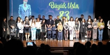 16-savas-dincel-tiyatro-odulleri-sahiplerini-bulmanin-otesinde-bir-sanat-kutlamasi-irdP8RlU.jpg