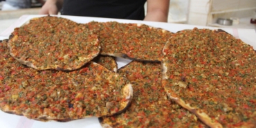 bodrumda-lahmacun-sezonu-acildi-2-bin-lirayi-astigi-iddiasi-ortaligi-karistirdi-BMwnXQQu.jpg