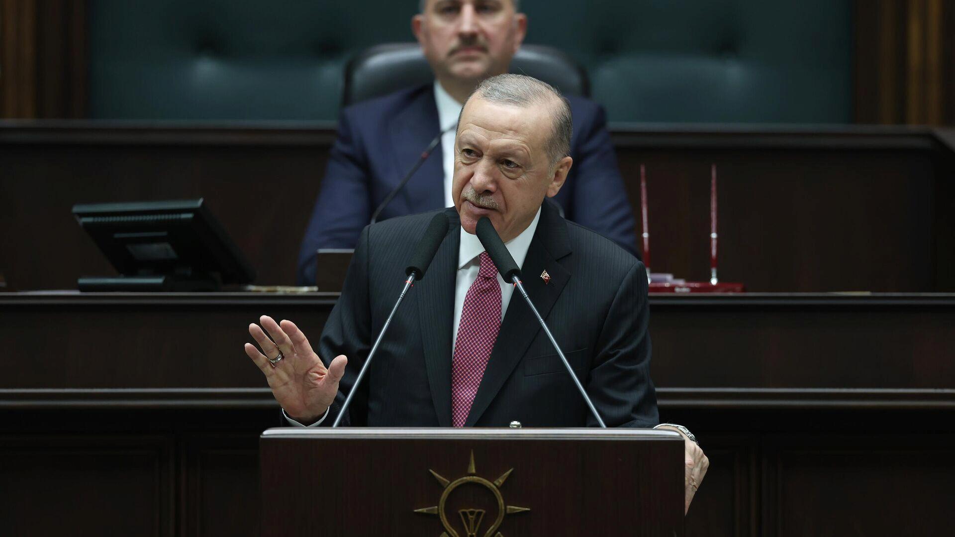 erdogandan-jammer-tepkisi-kendi-odamda-hangi-aletler-var-bunun-hesabini-herhalde-ozgur-ozele-verecek-degilim-sRbdhb6B.jpg