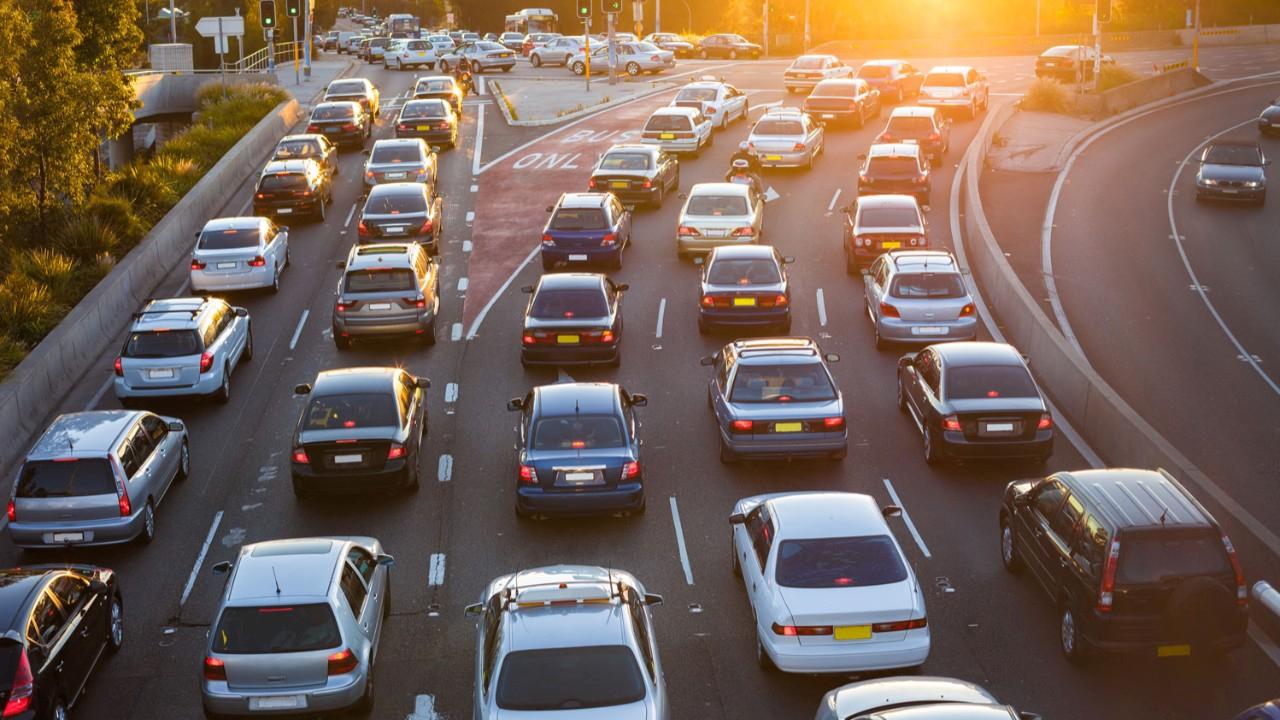 hayalet-trafik-sebebi-ve-nedeniyle-trafikte-gorulen-gizemli-cozumler-msUBzr7X.jpg