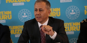 icisleri-bakani-yerlikayadan-chp-lideri-ozele-bant-yaniti-sana-ozel-bir-aciklama-yapayim-Owg6Fnpk.jpg