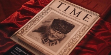 karanlikta-parlayan-bir-yildiz-mustafa-kemal-ataturkun-sanatsal-ve-ideolojik-izleriyle-dolu-bir-sergi-J3q3SxJs.jpg