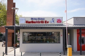 oktay-ekincinin-karikaturlu-ev-ve-ayvalik-kitapcisi-sanat-ve-edebiyatin-yeni-simgesi-aciliyor-e1RCOQTb.jpg