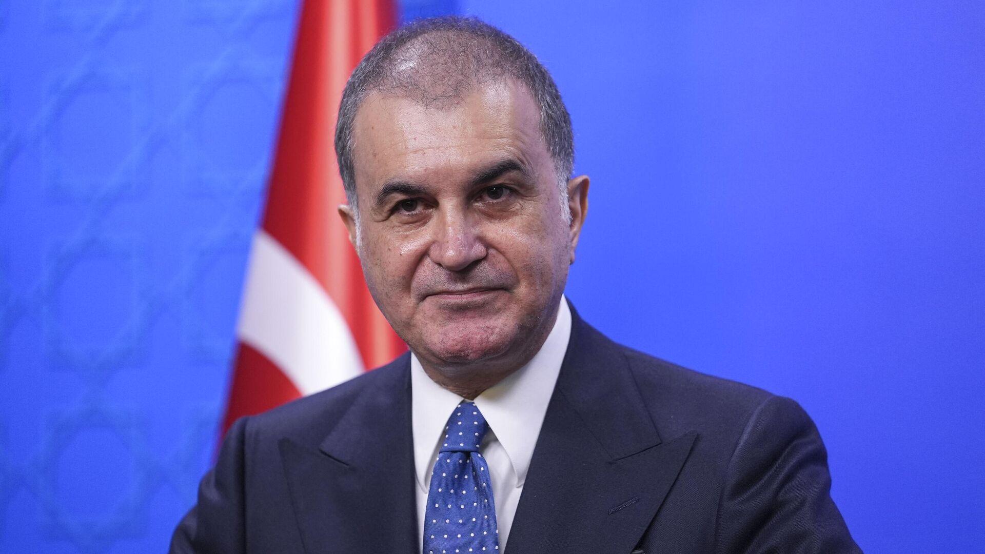 omer-celikten-ozgur-ozele-tepki-demokratik-siyasi-sozlukte-cunta-esittir-chp-yazar-O3IwbDbB.jpg