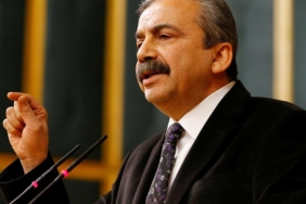 sirri-sureyya-onder-kalp-ameliyati-gecirdi-aort-yirtilmasi-nedeniyle-7-saat-suren-operasyon-sona-erdi-ibAcIi9S.jpg
