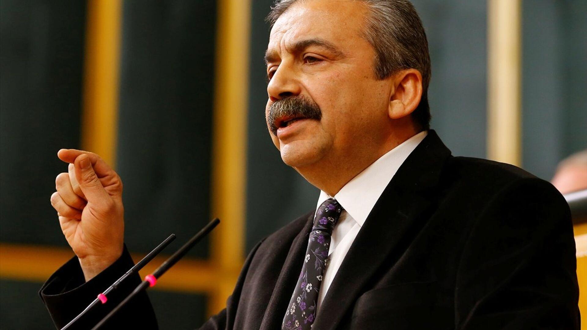 sirri-sureyya-onder-kalp-ameliyati-gecirdi-aort-yirtilmasi-nedeniyle-7-saat-suren-operasyon-sona-erdi-ibAcIi9S.jpg