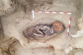 4500-yil-once-gomulen-perulu-kadinin-sirri-hala-saclari-bile-durugunu-koruyor-u9z5Qi51.jpg