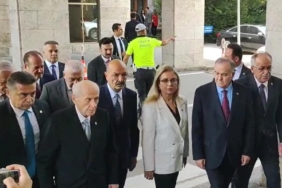 bahceliden-dem-partiye-taziye-ziyareti-sirri-sureyya-onder-icin-tbmmde-duzenlenen-programa-katiliyor-JJfEamwP.jpg