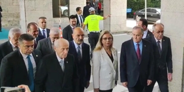 bahceliden-dem-partiye-taziye-ziyareti-sirri-sureyya-onder-icin-tbmmde-duzenlenen-programa-katiliyor-JJfEamwP.jpg