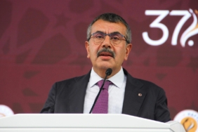 bakan-tekin-milyonlarca-ogrencinin-merak-ettigi-sorunun-cevabini-verdi-yaz-tatili-one-cekilecek-mi-OZgYsQAA.jpg