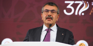 bakan-tekin-milyonlarca-ogrencinin-merak-ettigi-sorunun-cevabini-verdi-yaz-tatili-one-cekilecek-mi-OZgYsQAA.jpg