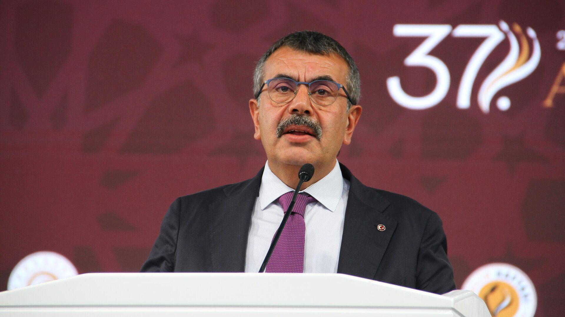 bakan-tekin-milyonlarca-ogrencinin-merak-ettigi-sorunun-cevabini-verdi-yaz-tatili-one-cekilecek-mi-OZgYsQAA.jpg