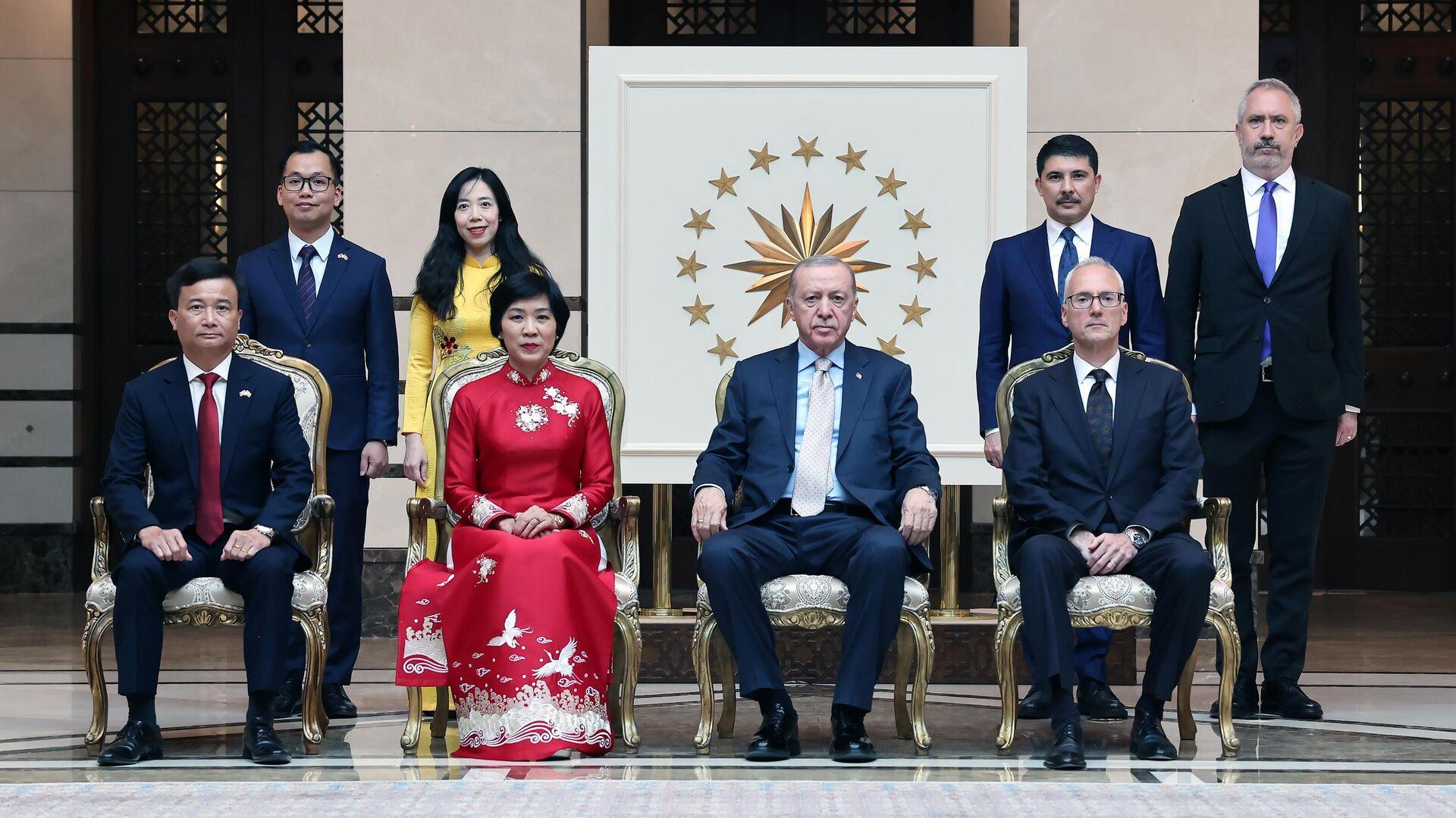 cumhurbaskani-erdogandan-diplomatik-kabul-5-ulkenin-buyukelcisi-guven-mektubu-sundu-qIp1LKQj.jpg
