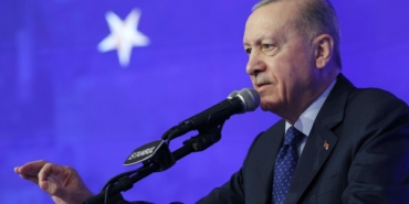erdogan-muhalefetin-en-cok-sevdigi-yesil-benjamin-franklin-yesili-mavide-de-en-cok-euro-mavisini-tercih-ediyorlar-8PWVWJiK.jpg