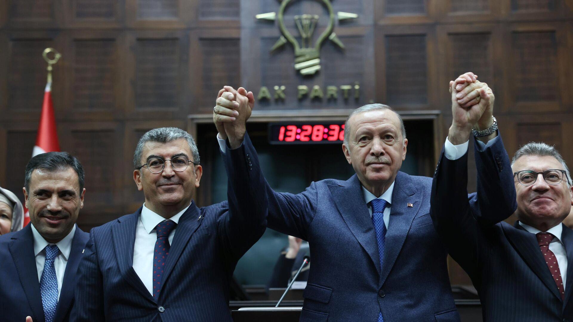 gelecek-partisi-konya-milletvekili-ekici-ve-4-belediye-baskani-ak-partiye-katildi-tWigtIT9.jpg