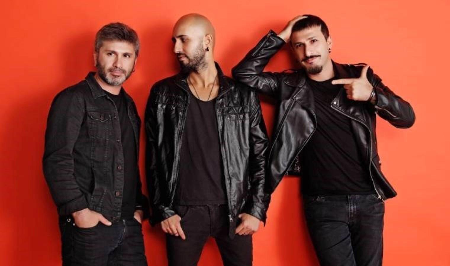 harbiye-acikhava-konserlerinin-baslangicini-yapan-grubun-solisti-duru-ile-20-yillik-redd-yolculugunun-derinliklerine-yolculuk-tYyhYYGV.jpg