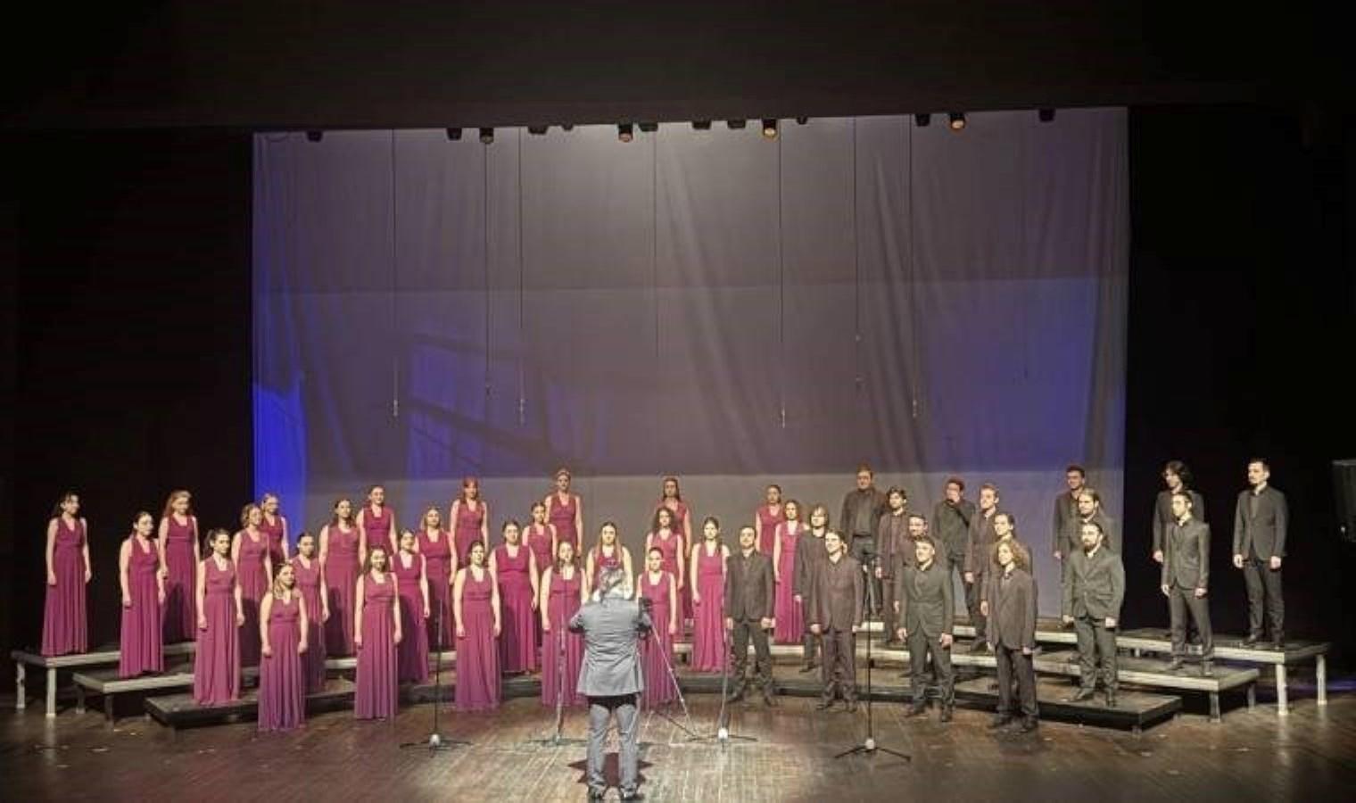 ibb-sehir-tiyatrolarinin-duzenledigi-gelecek-peki-nasil-festivali-uzerine-dusunceler-ve-istanbulda-genc-gunler-anlayisinin-yeniden-yorumlanmasi-RhKmTFA5.jpg