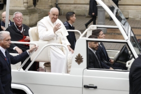 papa-francisin-papalik-arabasi-istegi-uzerine-mobil-saglik-klinigi-oluyor-8Vd8N3rX.jpg