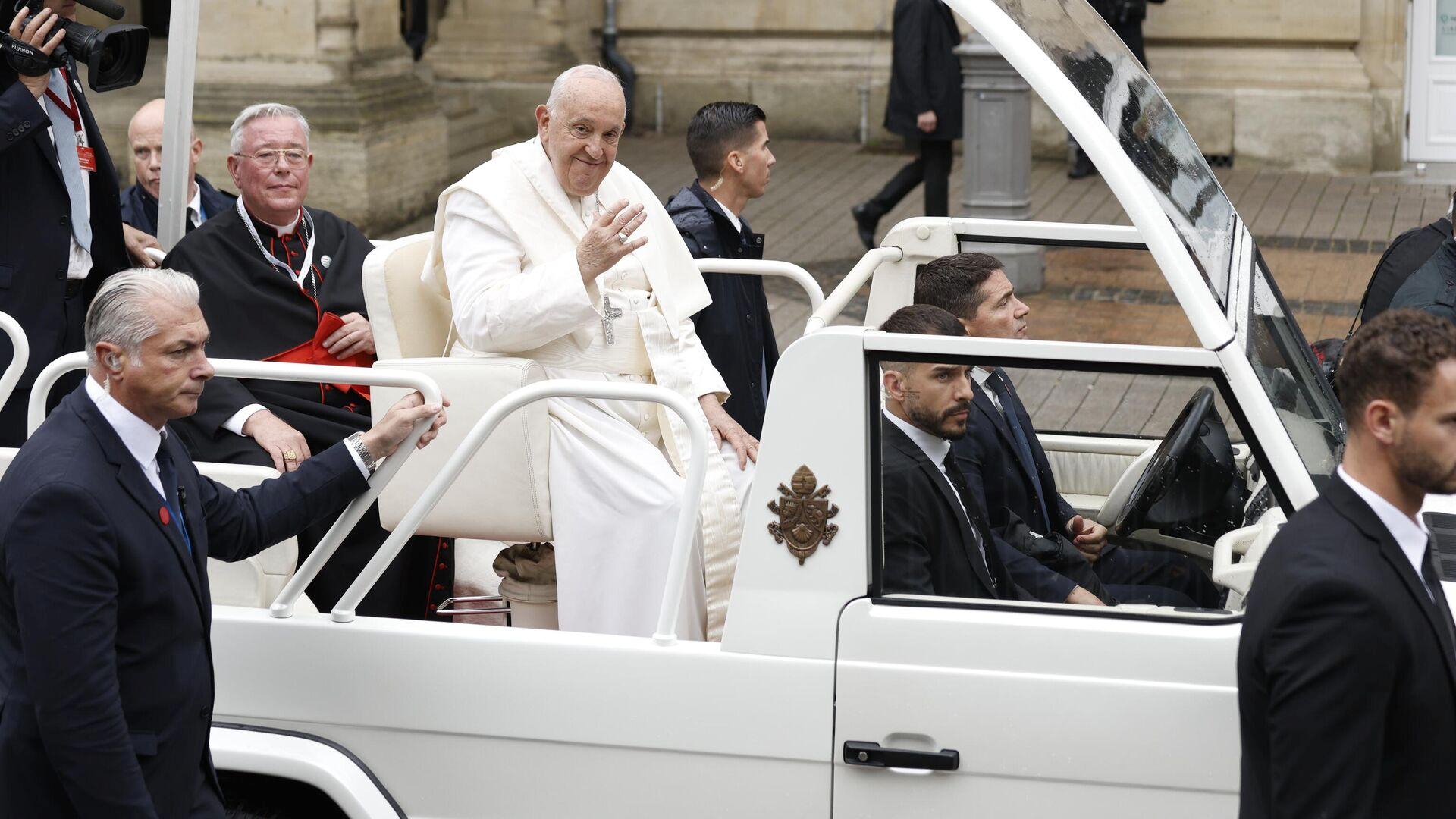 papa-francisin-papalik-arabasi-istegi-uzerine-mobil-saglik-klinigi-oluyor-8Vd8N3rX.jpg